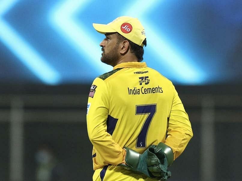 एम एस धोनी के लिए पहले सीजन में जमकर बोली लगी थी